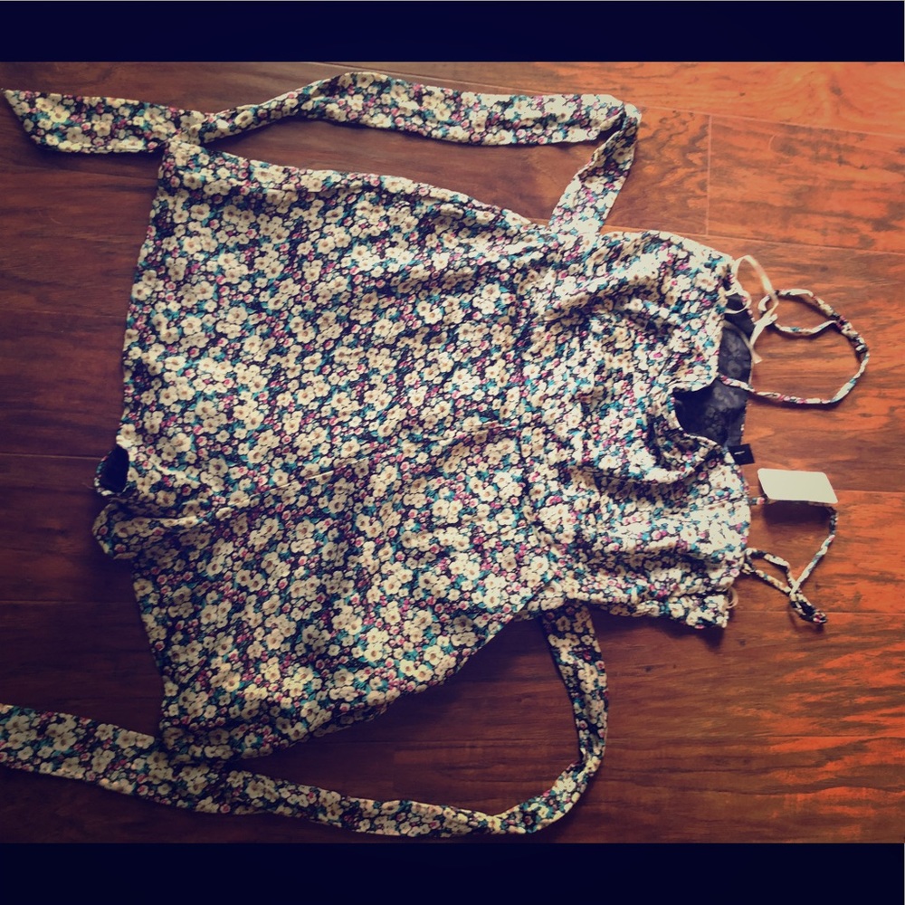 Brand New Forever 21 Floral Romper. 🌺 Medium.